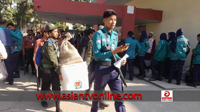 সিলেটে কেন্দ্রে কেন্দ্রে যাচ্ছে ভোটের সরঞ্জাম, প্রস্তুত আইনশৃঙ্খলা বাহিনী