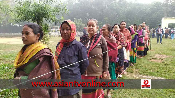 খাগড়াছড়িতে নৌকার প্রার্থী ভোট দিলেন দীঘিনালায়