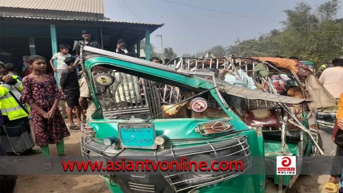 মানিকগঞ্জে ট্রাক-সিএনজি সংঘর্ষে শিশুসহ নিহত ৩, আহত ৩