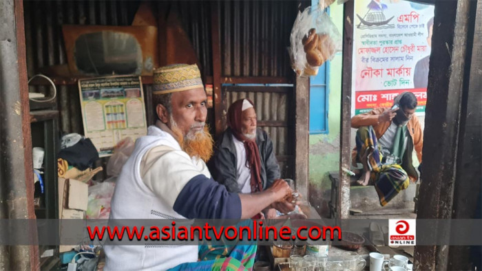 চা বিক্রি করে সংসার চালাচ্ছেন যুবলীগ নেতা মাহবুব