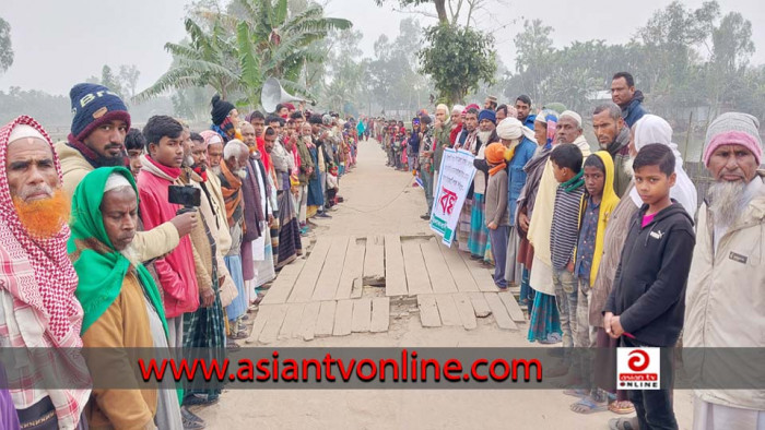 নাগেশ্বরীতে নাওডাঙ্গা ব্রিজ ভেঙ্গে নতুন ব্রিজ নির্মাণের দাবিতে মানববন্ধন