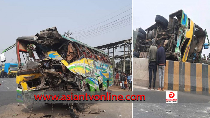 গাজীপুরে কুয়াশায় ‘আল্লাহ ভরসা’ বাস উল্টে ১৫ জন আহত