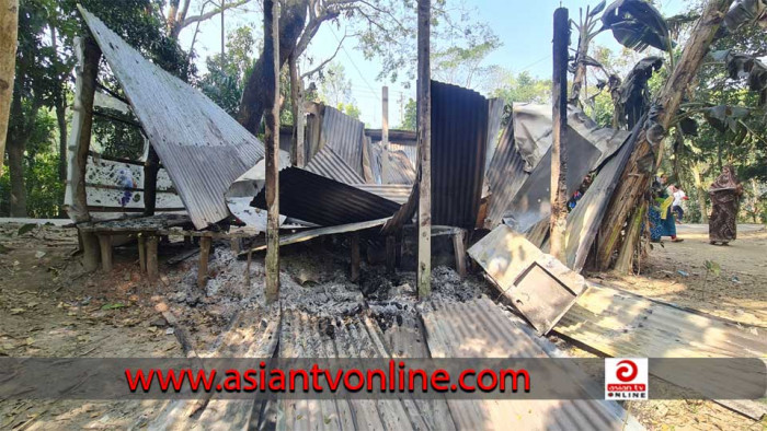 মতলব উত্তরে দুর্বৃত্তের আগুনে দোকান পুড়ে ছাই
