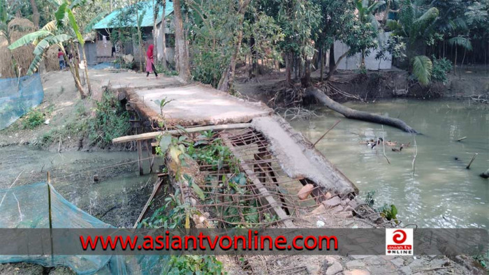 ব্রিজ নয়, যেন মরণ ফাঁদ