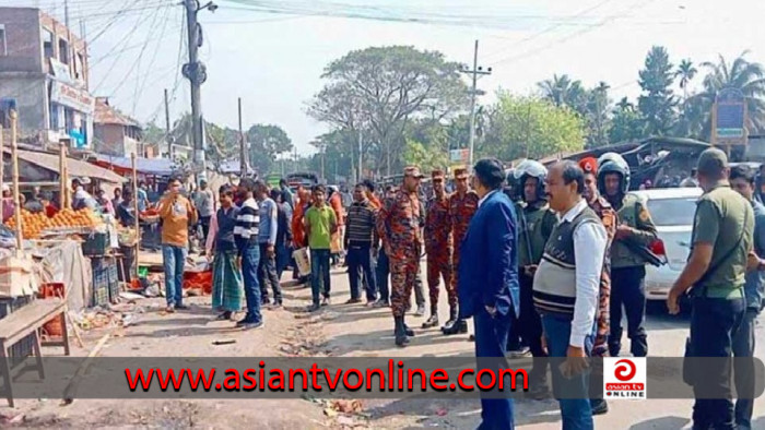 নড়াইলে সড়ক বিভাগের উচ্ছেদ অভিযান