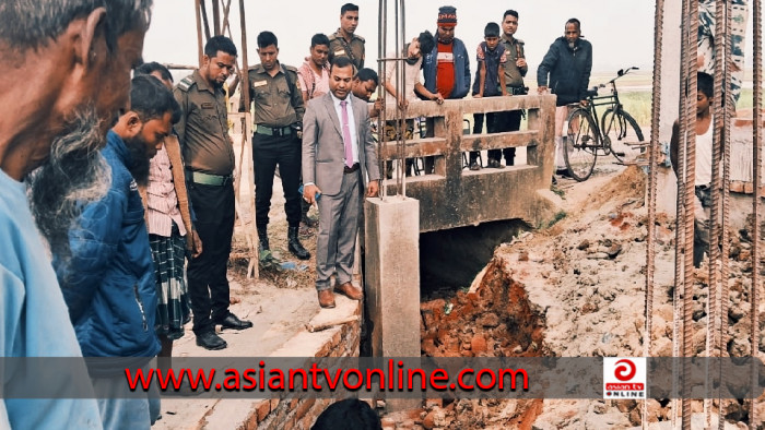 কালভার্টের মুখ থেকে মাটি অপসারণ, কোটি টাকার ফসল রক্ষা