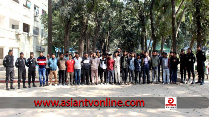 মহাসড়কে পণ্যবাহী গাড়িতে অবৈধভাবে চাঁদা তোলায় আটক ৩২