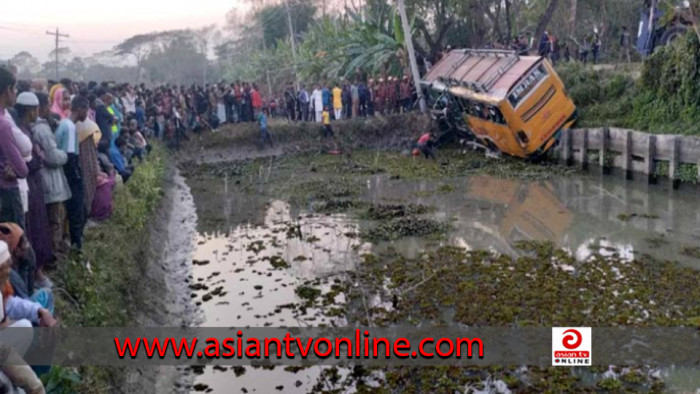 গলাচিপায় বাস খাদে পড়ে নিহত ২, আহত ১৫