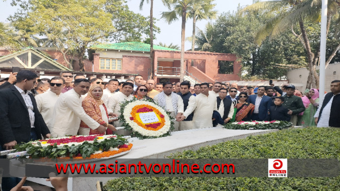 টুঙ্গিপাড়ায় সোনারগাঁও হোটেলের নবনির্বাচিত শ্রমিক ইউনিয়নের শ্রদ্ধা