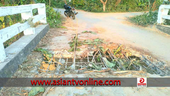 ভেঙে যাওয়া ব্রিজে জনভোগান্তি