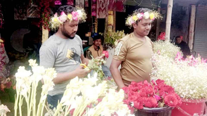 ভালবাসা দিবসেও চাহিদা নেই ফুলের, লোকসান ব্যবসায়ীদের