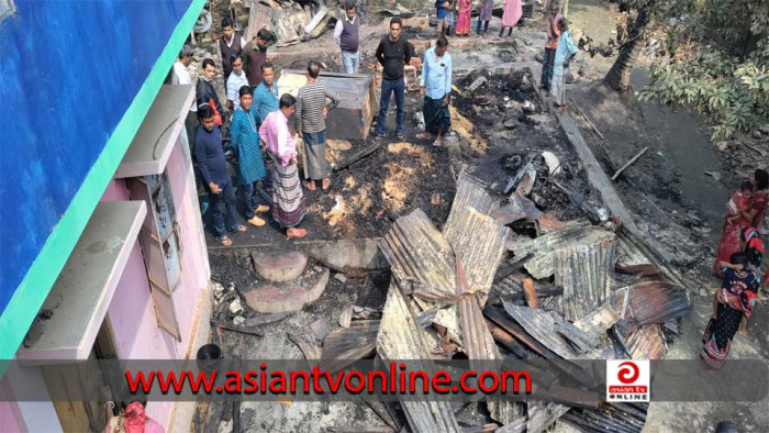 নাজিরপুরে সাবেক চেয়ারম্যানের বসতঘর আগুনে পুড়ে ছাই