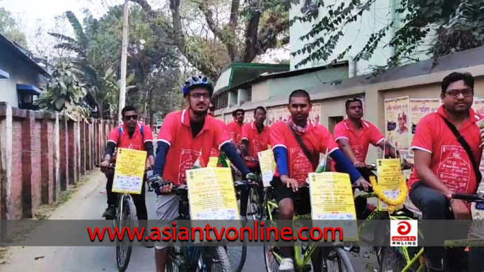 ঢাকার পথে বাইসাইকেলে ফরিদপুরে আসা ১০ ভারতীয় নাগরিক