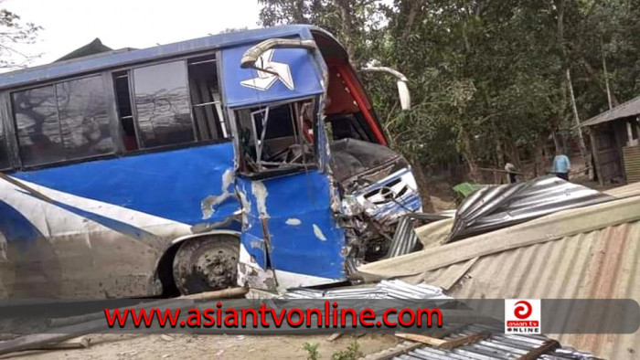 হেলপারের ড্রাইভিংয়ে দুর্ঘটনার শিকার বাস: নিহত ২, আহত ১০