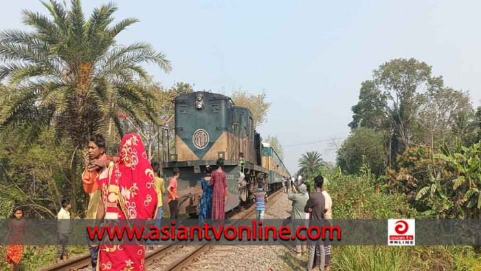 ৪ ঘণ্টা পর স্বাভাবিক হলো ঢাকার সাথে উত্তরবঙ্গের রেল চলাচল