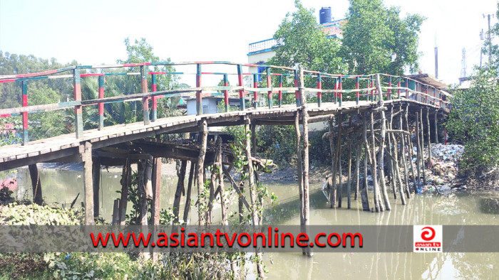 রাঙ্গাবালীতে লোহার সেতুর বদলে কাঠের নড়বড়ে সেতু