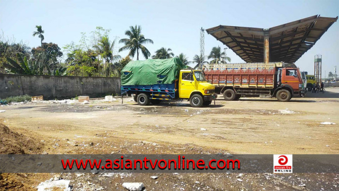 বেনাপোল বন্দরে বিপুল পরিমাণ ভারতীয় শাড়ি ও থ্রি-পিস জব্দ