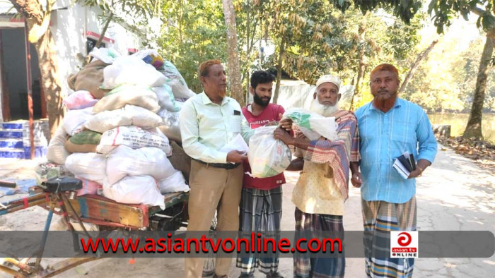 শাহরাস্তিতে অসহায়দের মাঝে ইফতার সামগ্রী বিতরণ