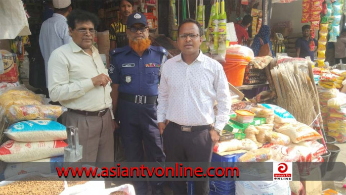 কুষ্টিয়ায় অতিরিক্ত দামে ফল বিক্রি, ৩ ব্যবসায়ীকে জরিমানা