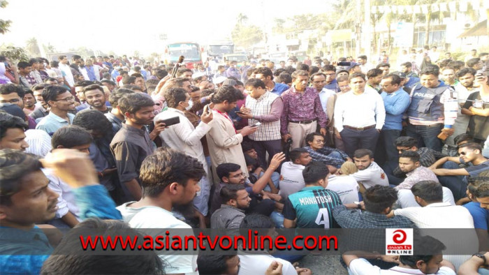 শিক্ষক বহিষ্কারের দাবিতে নজরুল বিশ্ববিদ্যালয়ের শিক্ষার্থীদের আন্দোলন