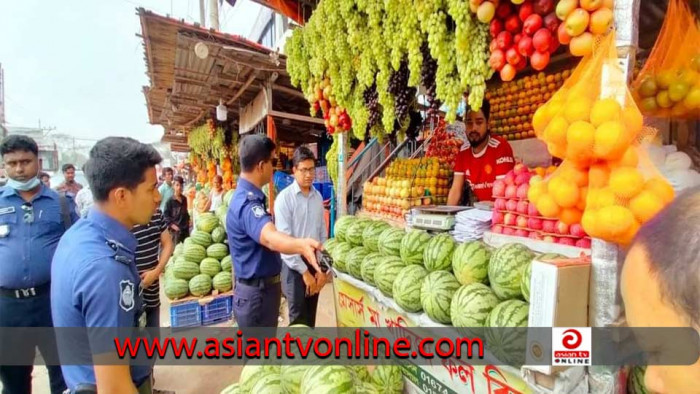 শাহরাস্তিতে মোবাইল কোর্টে ফল দোকানিদের জরিমানা