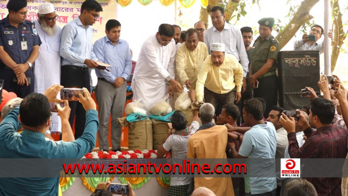 কুষ্টিয়ায় ভয়াবহ অগ্নিকাণ্ডে ক্ষতিগ্রস্তদের মাঝে সহায়তা বিতরণ