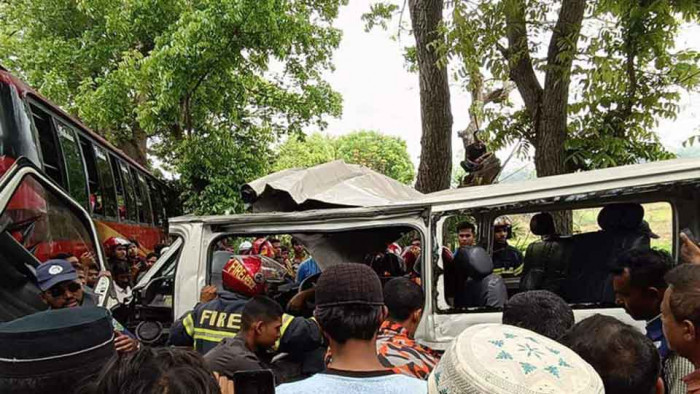 গোপালগঞ্জে বাস-মাইক্রোবাস মুখোমুখি সংঘর্ষে নিহত ৫