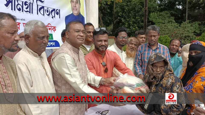 সেনবাগে সাত শতাধিক মানুষকে আওয়ামী লীগ নেতার ইফতার সামগ্রী প্রদান