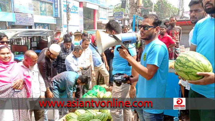 ফরিদপুরে ৫০০ টাকায় গরুর গোস্ত, সাথে মিলছে ১০০ টাকায় তরমুজ