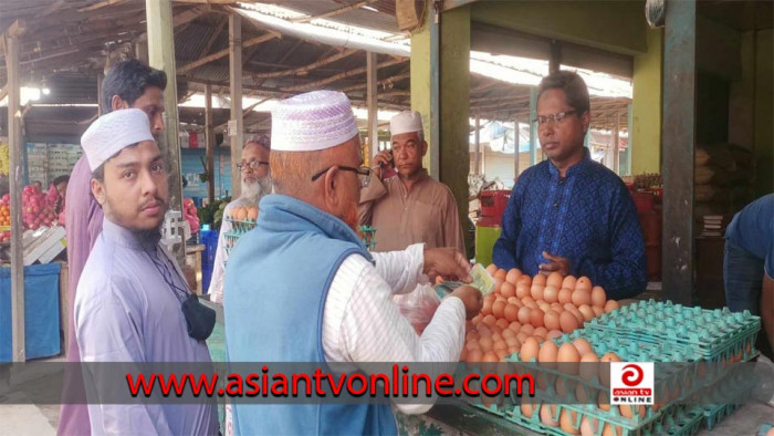 রমজান উপলক্ষে পঞ্চগড়ে ৩৬ টাকা হালিতে ডিম বিক্রি