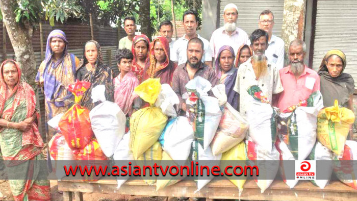 ঝিকরগাছায় এমপির ইফতার ও খাদ্য সামগ্রী বিতরণ