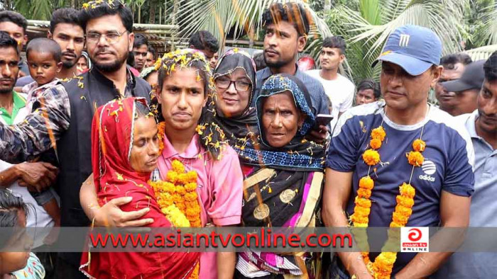 নিজগ্রামে ফুলেল শুভেচ্ছায় সিক্ত সাফসেরা গোলরক্ষক ইয়ারজান বেগম