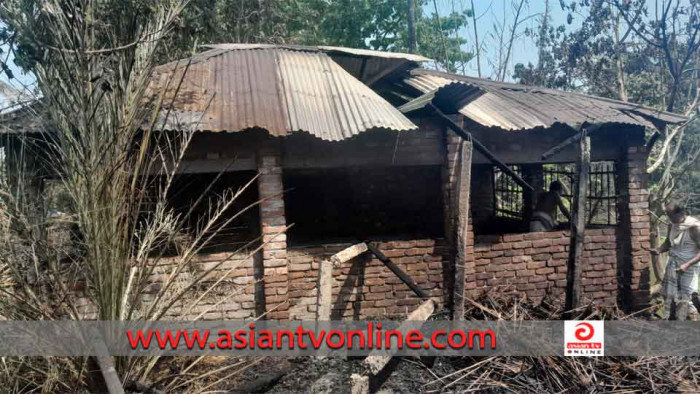 বড়াইগ্রামে দু’ ঘণ্টার ব্যবধানে সাতটি বাড়িতে আগুন