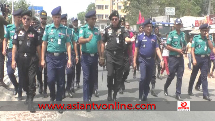 নিরাপদ যাতায়াত নিশ্চিত করতে ২৪ ঘণ্টা কাজ করছে আইনশৃঙ্খলা বাহিনী