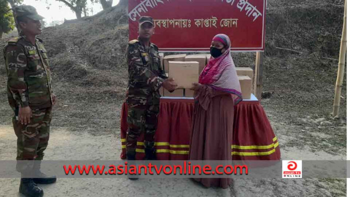 রাজস্থলীতে দরিদ্রদের মাঝে সেনাবাহিনীর ঈদ উপহার বিতরণ