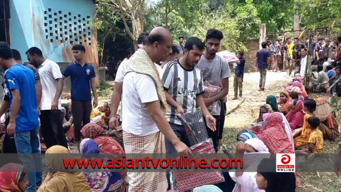 খোকসায় ব্যক্তিগত উদ্যোগে ১২ হাজার শাড়ি-লুঙ্গি বিতরণ