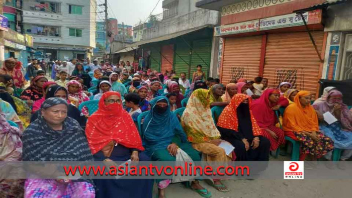 প্রত্যাশার পক্ষ থেকে দুস্থদের মাঝে ঈদ উপহার বিতরণ