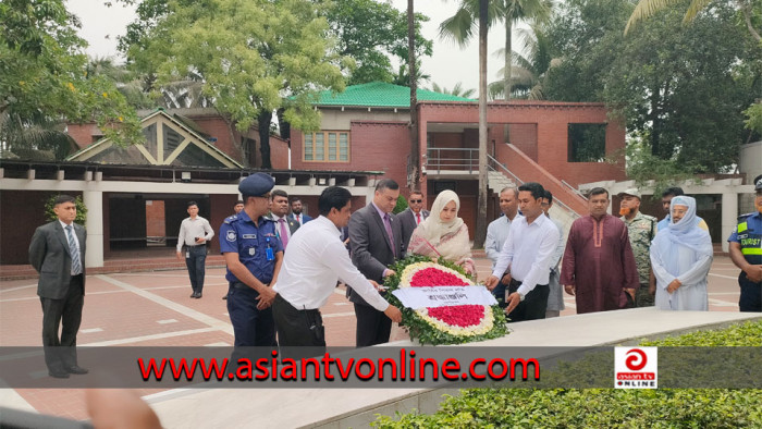 বঙ্গবন্ধুর সমাধিতে এনএসআই মহাপরিচালকের শ্রদ্ধা