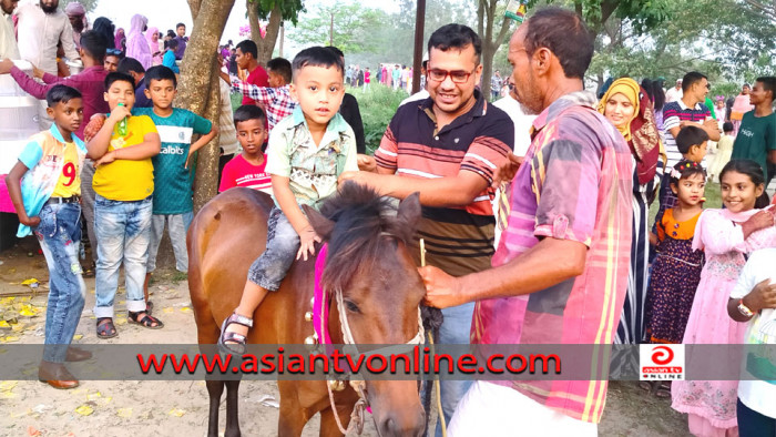 শীতলক্ষ্যা নদীর তীরে দর্শনার্থীদের ঢল