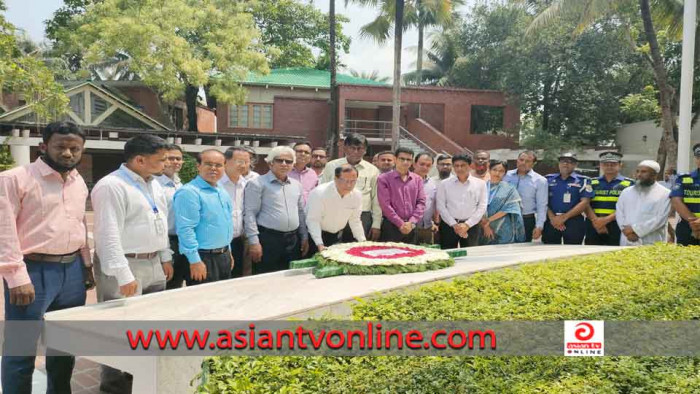 বঙ্গবন্ধুর সমাধিতে পরমাণু শক্তি কমিশনের চেয়ারম্যানের শ্রদ্ধা