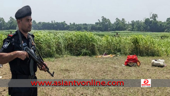 পাবনায় অস্ত্র-বোমাসহ ৩ সন্ত্রাসী গ্রেফতার