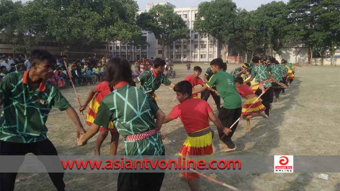 নড়াইলে সুলতান মেলায় ঐতিহ্যবাহী লাঠি খেলায় মুগ্ধ দর্শকরা