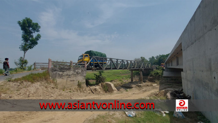 ঝিটকায় বেইলি ব্রিজে ট্রাক বিকল, আঞ্চলিক সড়কে যান চলাচল বন্ধ