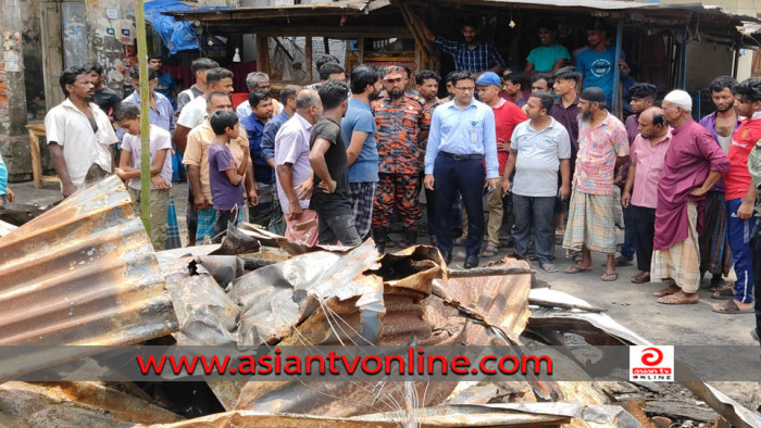 ঠাকুর বাজারে অগ্নিকাণ্ডে ১৪ দোকান ছাই, কোটি টাকার ক্ষতি