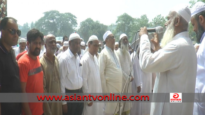 টাঙ্গাইলে বৃষ্টির জন্য খোলা আকাশের নিচে নামাজ আদায়