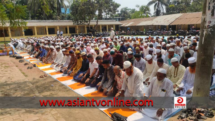 তাপদাহ থেকে বাঁচতে বৃষ্টির জন্য প্রার্থনা করলেন বাগেরহাটবাসী