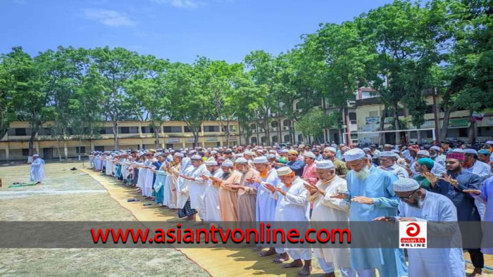 বৃষ্টির আশায় নওগাঁর বিভিন্ন উপজেলায় ইসতিসকার নামাজ আদায়