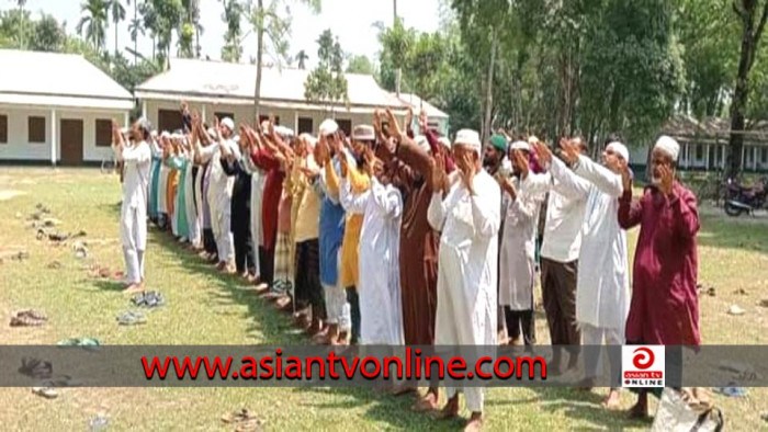 প্রশান্তির বৃষ্টি কামনায় পীরগাছার ৪ স্থানে বিশেষ নামাজ আদায়