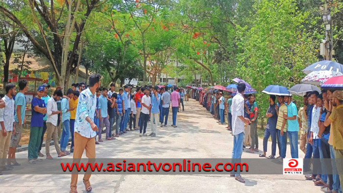 কুবি বন্ধের প্রতিবাদে শিক্ষার্থীদের মানববন্ধন