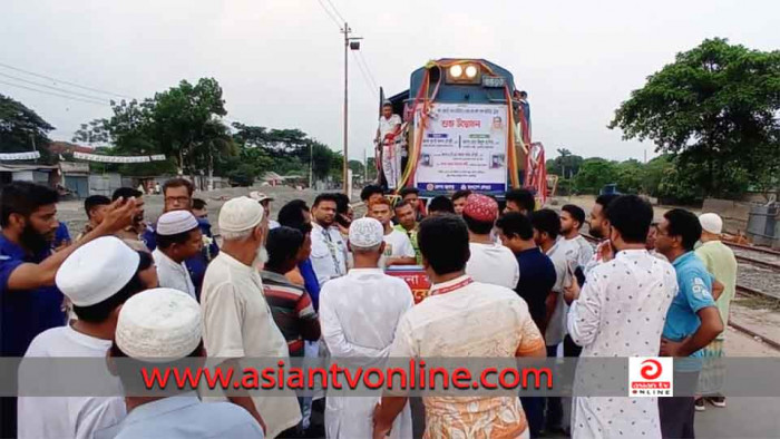 স্টপেজের দাবিতে ফরিদপুরে চন্দনা কমিউটার ট্রেনের গতিরোধ